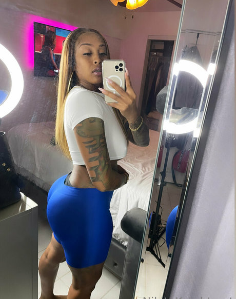 Photo nue de fuite OnlyFans de Iamnikitaknight