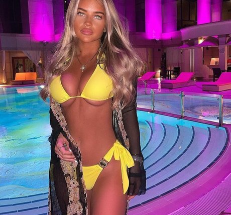 Mia Woodhall