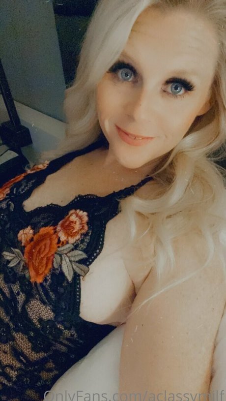 Photo nue de fuite OnlyFans de Aclassymilf
