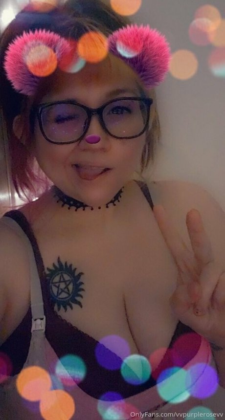 Photo nue de fuite OnlyFans de Vvpurplerosevv