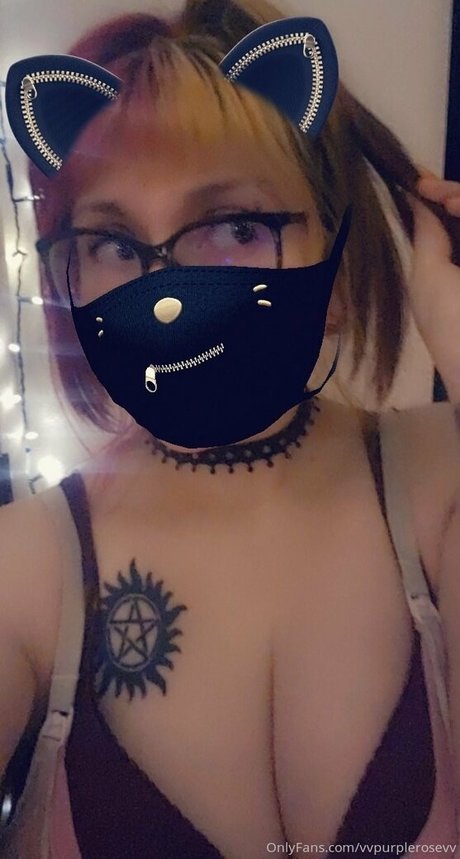 Photo nue de fuite OnlyFans de Vvpurplerosevv