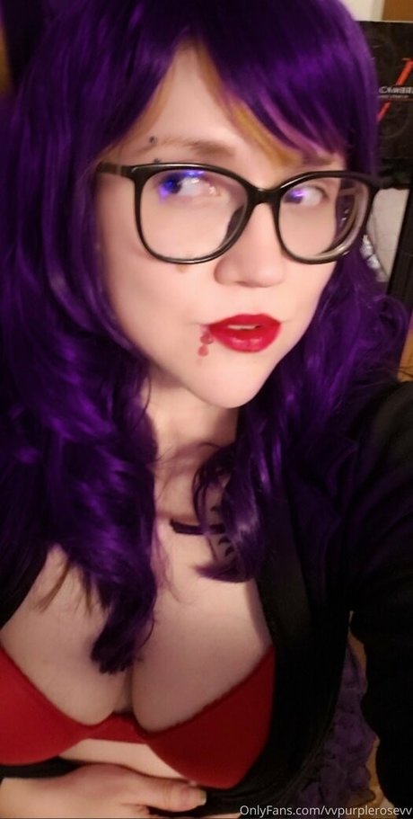 Photo nue de fuite OnlyFans de Vvpurplerosevv