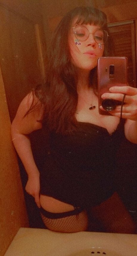 Photo nue de fuite OnlyFans de Vvpurplerosevv