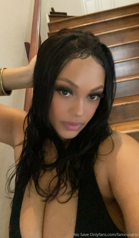 Photo nue de fuite OnlyFans de Famousaria