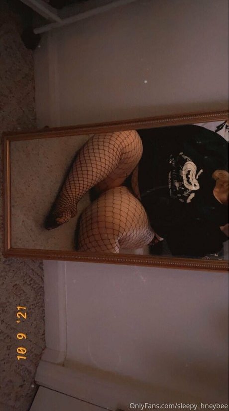 Photo nue de fuite OnlyFans de Sleepyhneybee