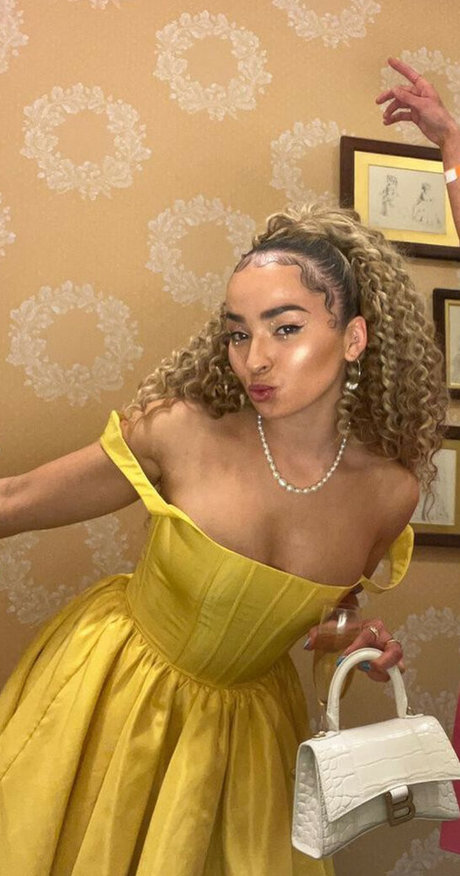 Ella Eyre