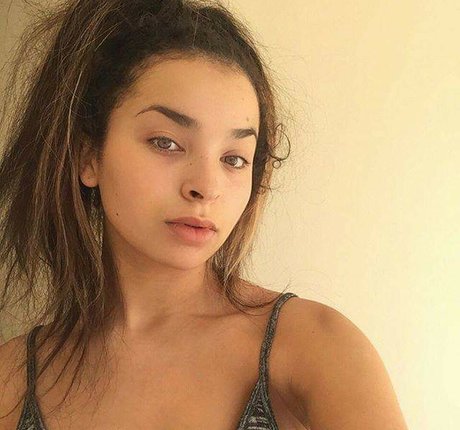 Photo nue de fuite OnlyFans de Ella Eyre
