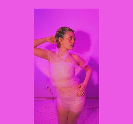 Girl On Cinema