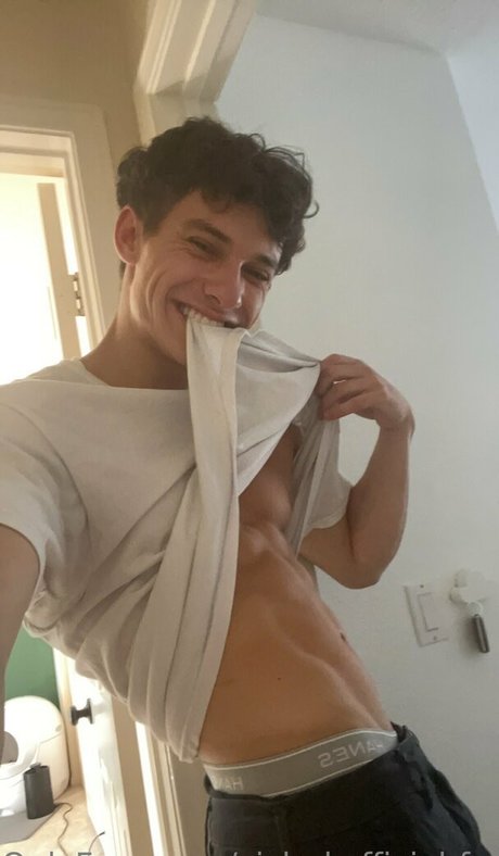Photo nue de fuite OnlyFans de Cjclarkofficialfree