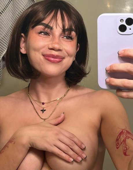 Photo nue de fuite OnlyFans de Observinglalaxo