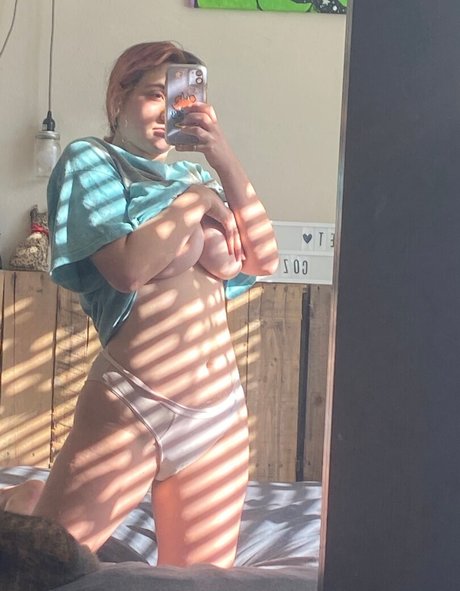 Photo nue de fuite OnlyFans de Oatmilkmommy