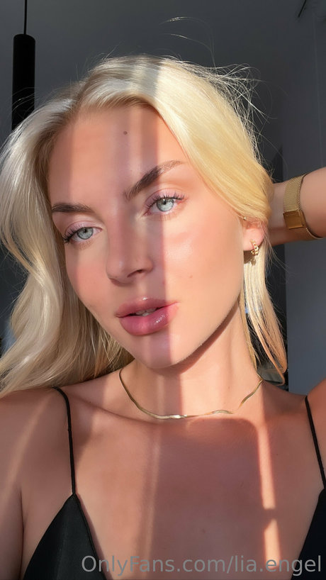 Photo nue de fuite OnlyFans de Lia Engel