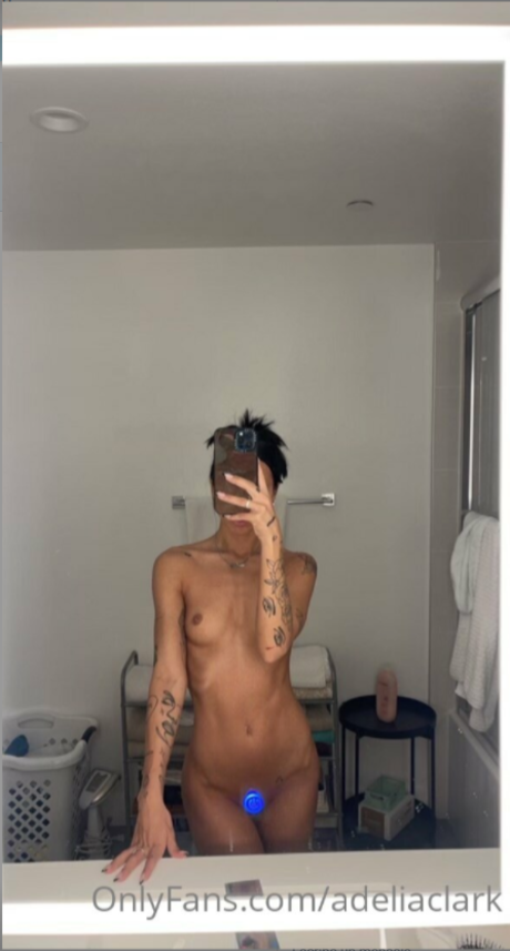 Photo nue de fuite OnlyFans de Adelia Clark
