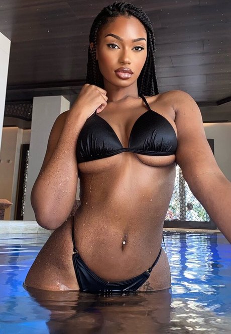 Photo nue de fuite OnlyFans de Elinda San