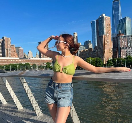 Photo nue de fuite OnlyFans de Ellie Schnitt