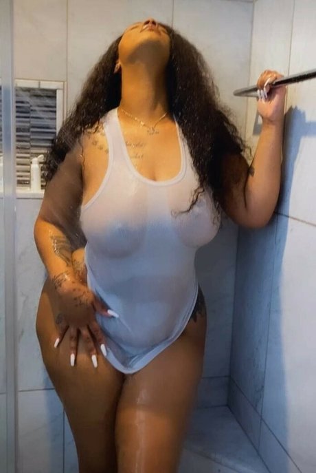 Photo nue de fuite OnlyFans de Nunu Nellz