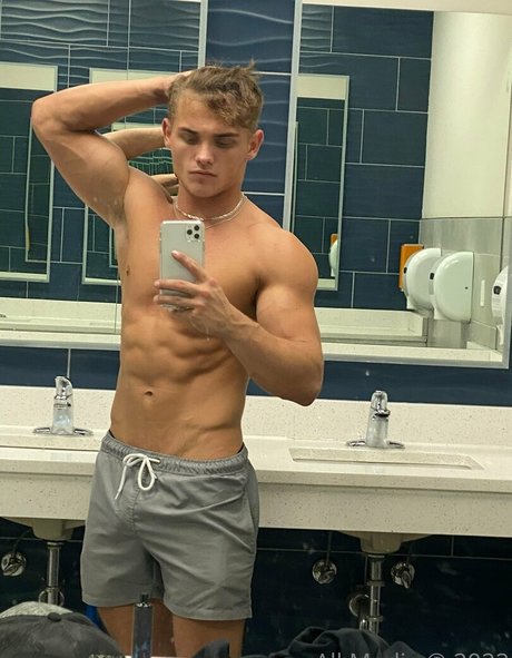 Photo nue de fuite OnlyFans de Taylorsfree