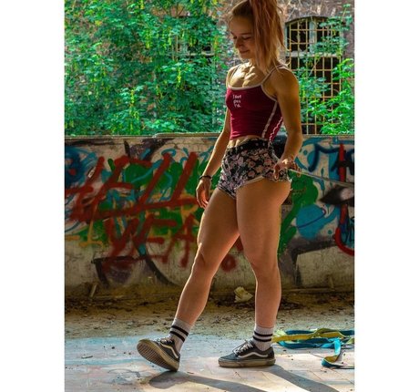 Photo nue de fuite OnlyFans de Aline Dessine