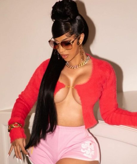 Photo nue de fuite OnlyFans de Cardi B