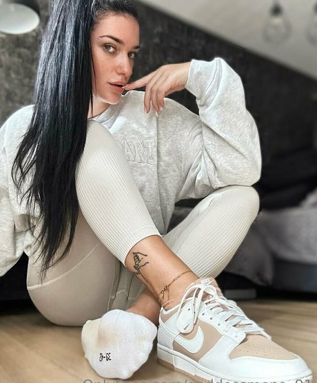 Photo nue de fuite OnlyFans de Goddessmona91