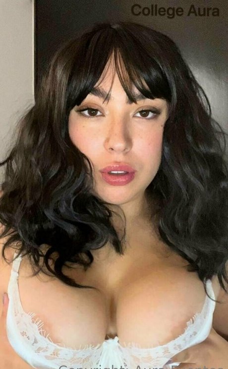 Photo nue de fuite OnlyFans de Collegeaura
