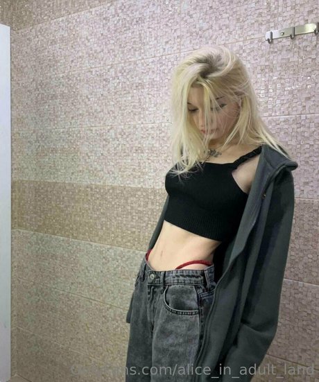Photo nue de fuite OnlyFans de Skinnytyan