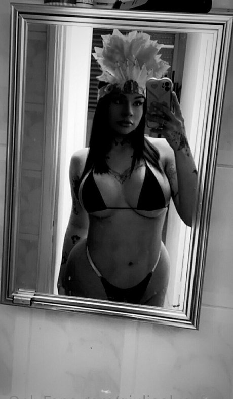 Photo nue de fuite OnlyFans de Giuliaalvesfree