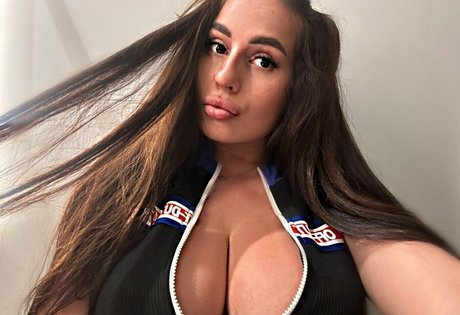 Stunning_gir1