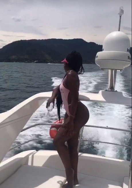 Photo nue de fuite OnlyFans de Iza Cantora