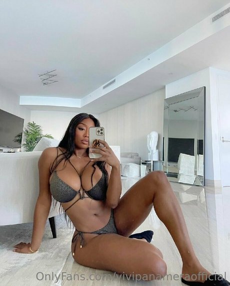 Photo nue de fuite OnlyFans de Vivi