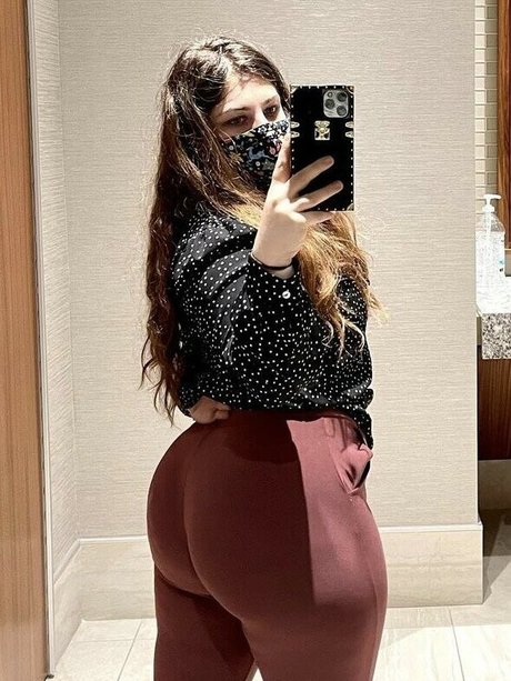 Photo nue de fuite OnlyFans de Hashemi Sisters