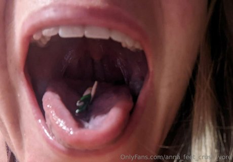 Annafeetcrushvore