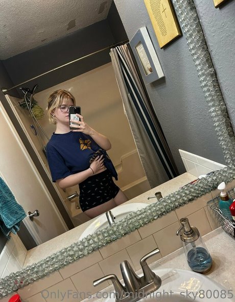 Photo nue de fuite OnlyFans de Midnightsky80085