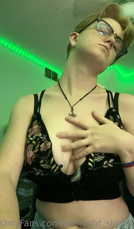 Photo nue de fuite OnlyFans de Midnightsky80085