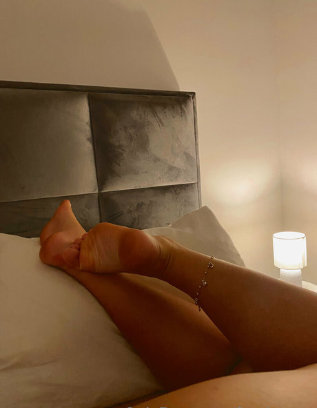 Photo nue de fuite OnlyFans de Feetloretta