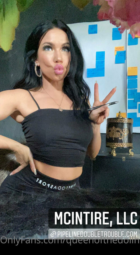 Queenofthedollhouse
