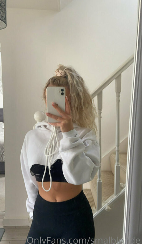 Photo nue de fuite OnlyFans de Smalblonde