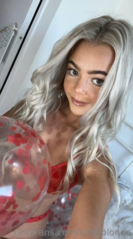 Photo nue de fuite OnlyFans de Smalblonde
