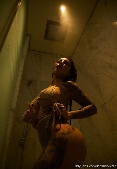 Photo nue de fuite OnlyFans de Kimmyxxzzz
