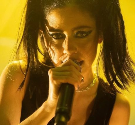 Photo nue de fuite OnlyFans de Marina Diamandis