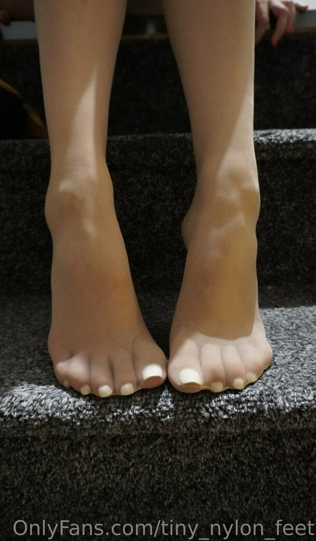 Photo nue de fuite OnlyFans de Tinynylonfeet