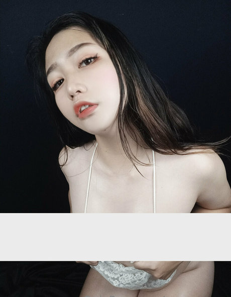 Photo nue de fuite OnlyFans de Yenyenuwu