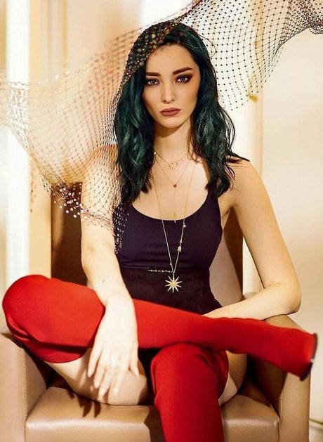 Emma Dumont