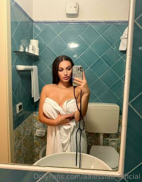 Photo nue de fuite OnlyFans de Aalessiaaofficial