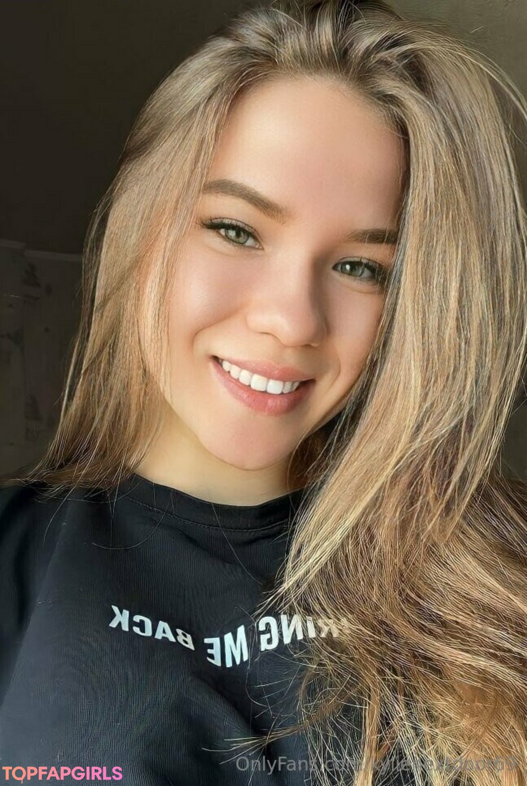 Photo nue de fuite OnlyFans de Kylienextdoor69 #1034