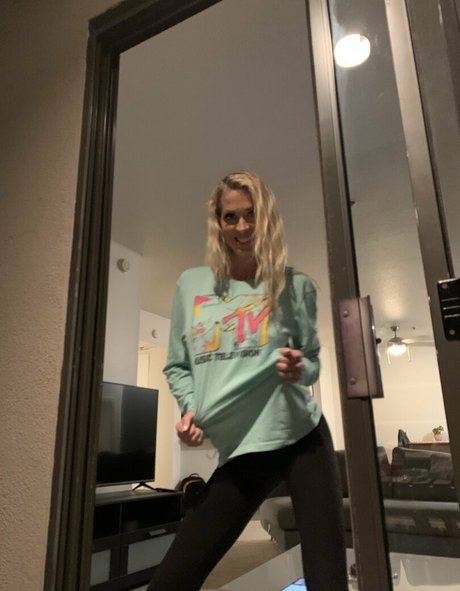 Photo nue de fuite OnlyFans de Hollyhotwife