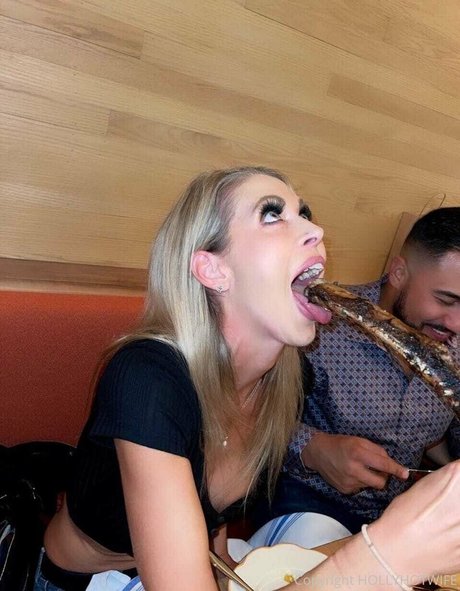 Hollyhotwife