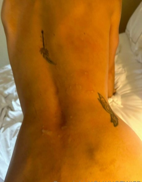 Hollyhotwife