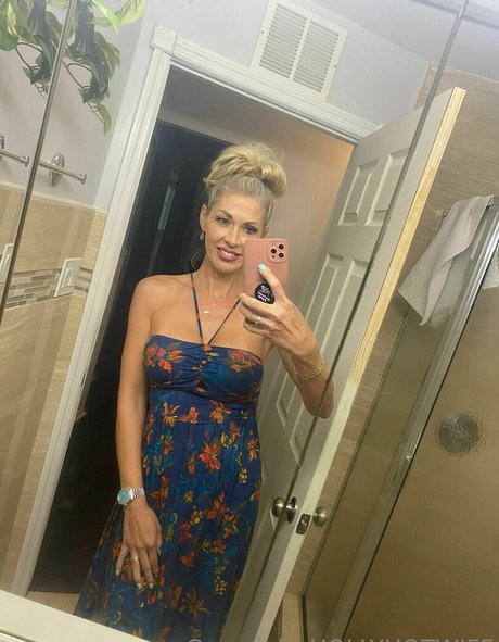 Photo nue de fuite OnlyFans de Hollyhotwife