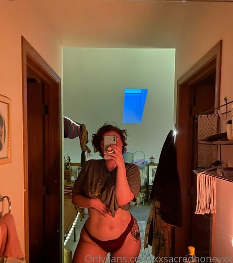 Photo nue de fuite OnlyFans de Xxsacredhoneyxx